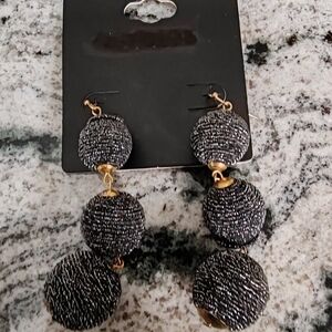 Elegant Black and Gold Dangle Earrings
